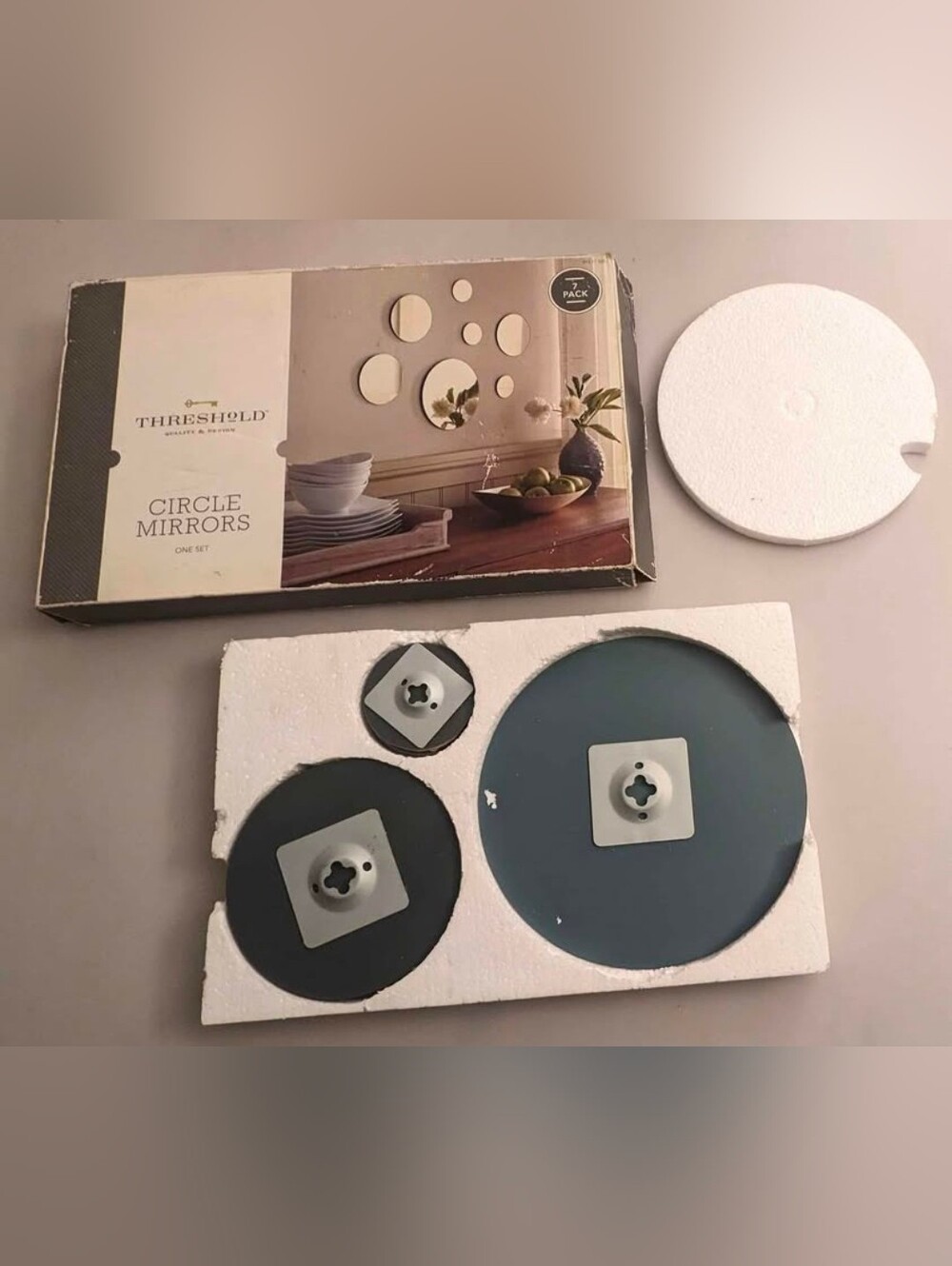 Threshold 7 Piece Circle Mirrors. New. Original Box: 7.6 cm, 15.2 cm, 22.8 cm